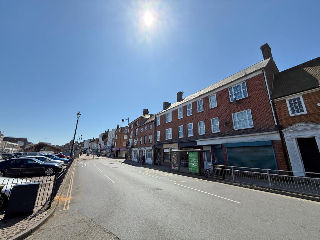 Lot: 10 - MIXED USE COMMERCIAL/RESIDENTIAL BUILDING IN THE TOWN CENTRE - Street view of the property in Gt Yarmouth town centre